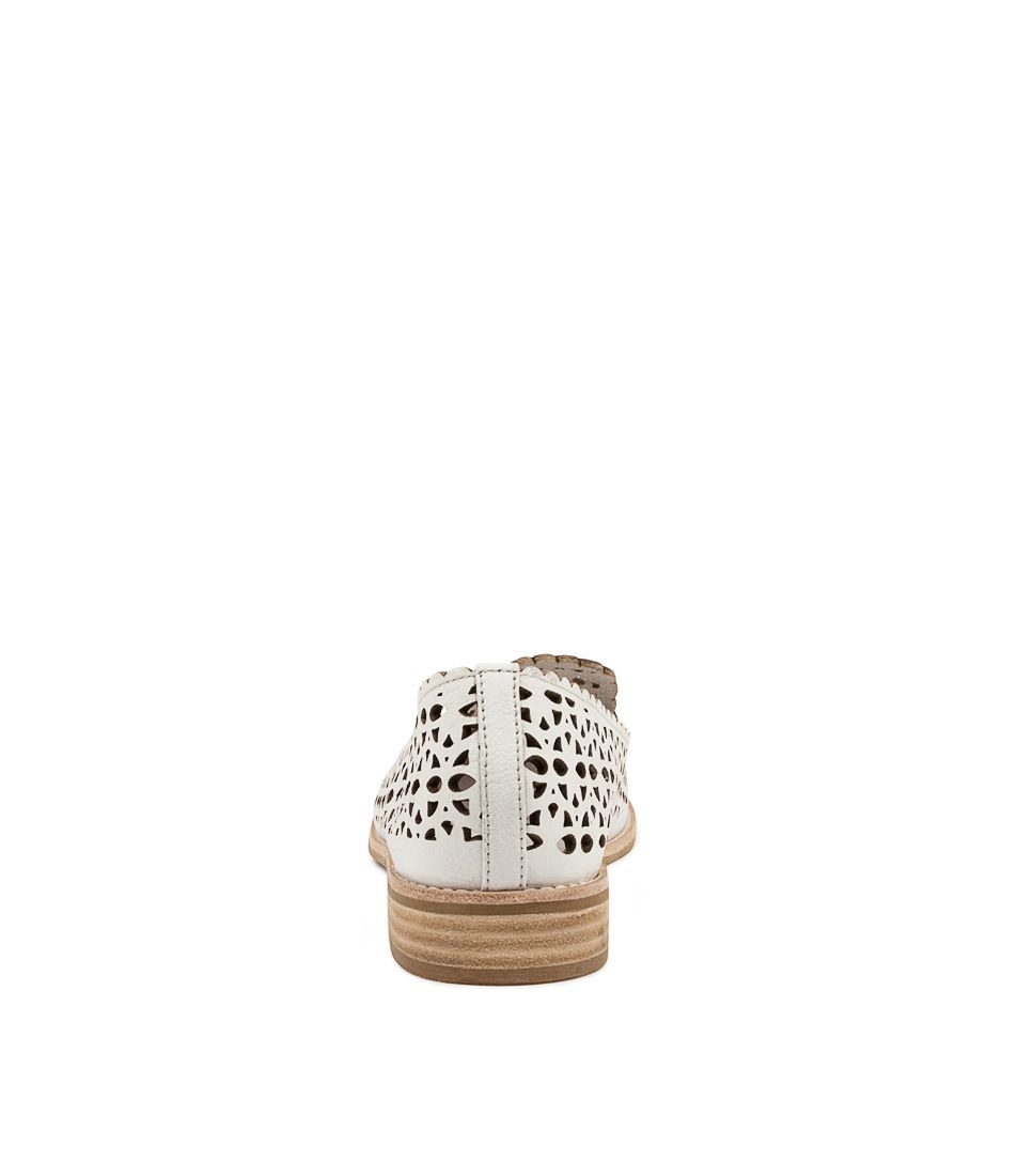 Django & Juliette Ayvler - White